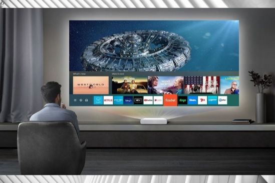 Get Into the Holiday Spirit by Watching Festive Movie Favourites with Samsung’s The Premiere and The Serif
