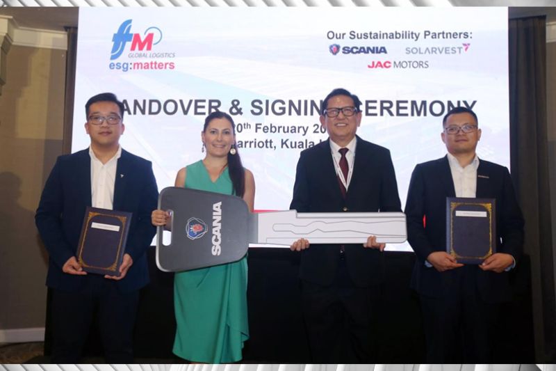 FM Global Logistics Holdings Berhad group managing director Chew Chong Keat (centre right) with Scania managing director of Southeast Asia Joyce Antar (centre left), Solarvest Holdings Berhad group vice president Jack Tan Qi Jie (far left), and JAC Motors Malaysia regional manager of Asia-Pacific Marketing Jason Jia (far right)