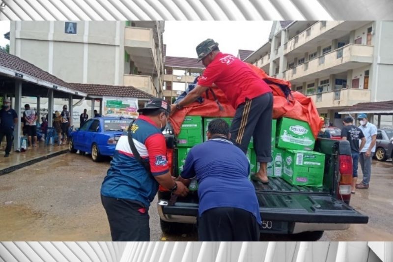 Spritzer Sends Bottled Water to Terengganu Flood Victims