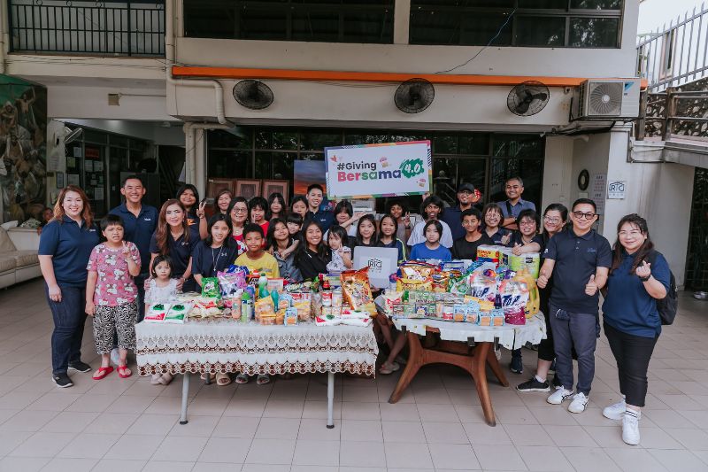 CapitaLand staff volunteers delivered donation items to Rumah Charis in Kuala Lumpur.  