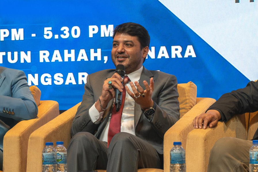 Chamrun Digital and Ministry of Digital Lead AI Seminar for Civil Service
