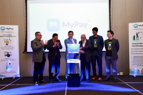 From left: Sabri Rahman, Executive Director of MyPay; Yang Berbahagia Datuk Muez Abd. Aziz, Secretary General of the Ministry of Domestic Trade and Consumer Affairs; Yang Berhormat Datuk Seri Saifuddin Nasution Ismail, Minister of Domestic Trade and Consumer Affairs; Tan Sri Dato’ Mohd Desa Pachi; Joshua Smith, Chief Technology Officer of MyPay and Nick Liew, Chief Executive Officer of MyPay during the launch of MyPay, a one-stop e- government service platform developed to consolidate individual&#039;s information and payment related to government services with digital efficiency.