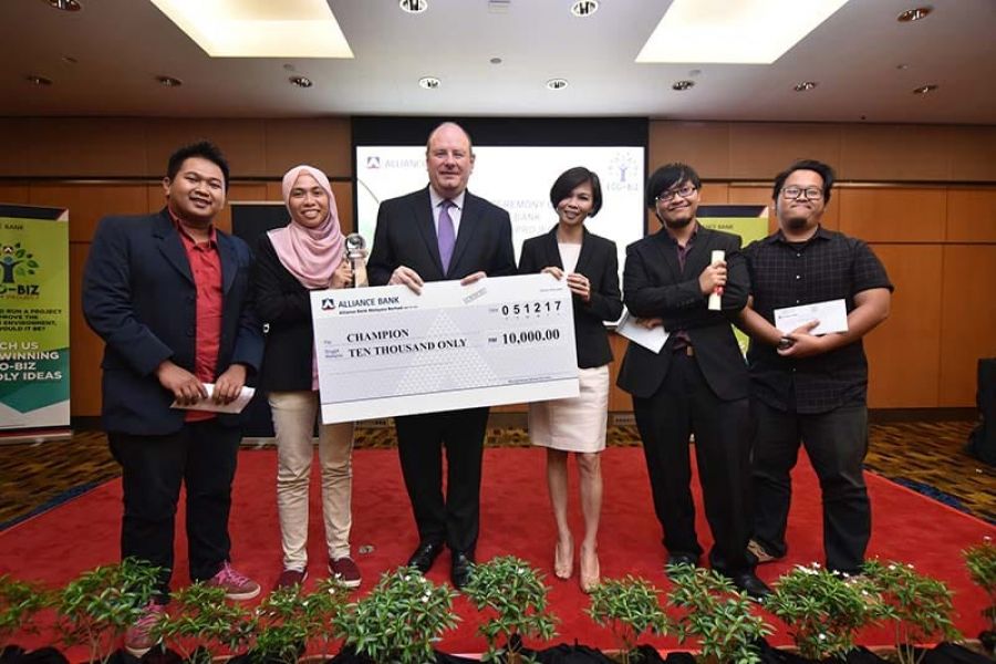 Iium’s Team Eco Paddy Planter Wins Alliance Bank Eco-Biz Dream Project 2