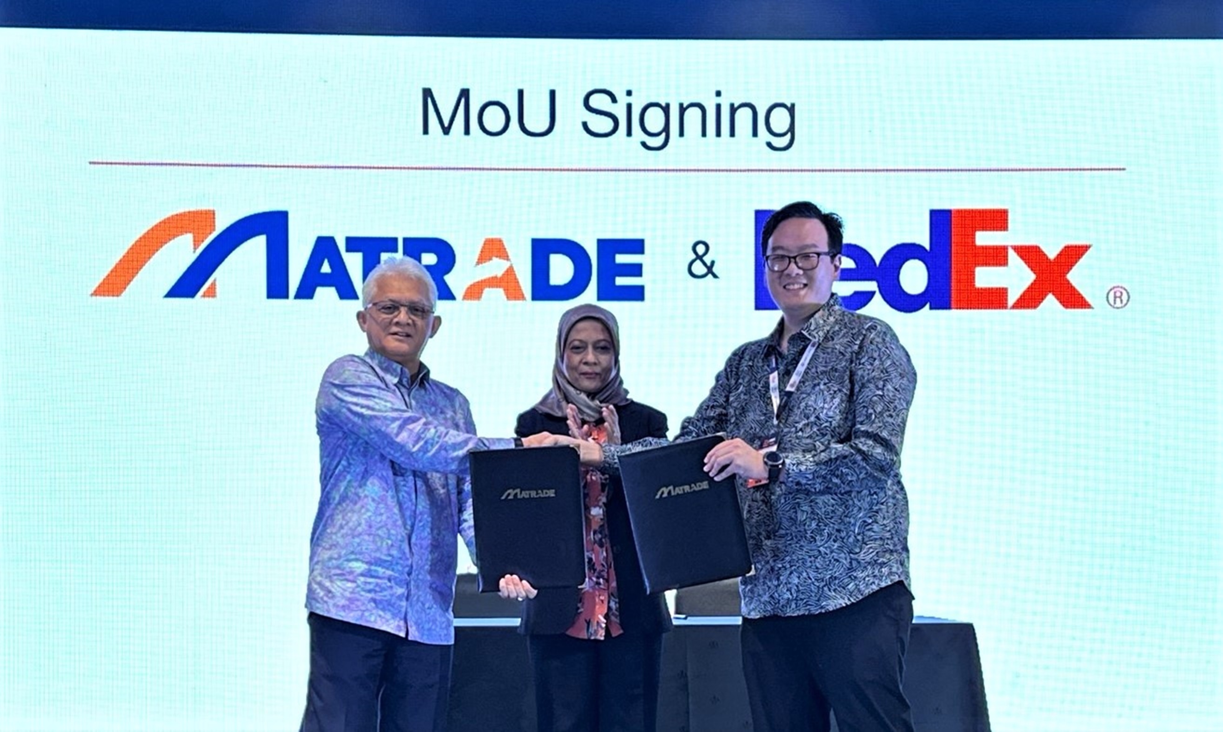L-R- YBhg. Datuk Mohd Mustafa Abdul Aziz, Chief Executive Officer, MATRADE, YBhg. Dato&#039; Hazimah Zainuddin, Senior Board Member of MATRADE, Group Managing Director &amp; Founder, Hyrax Oil Sdn Bhd, and Mr. Woon Tien Long, Managing Director FedEx Malaysia