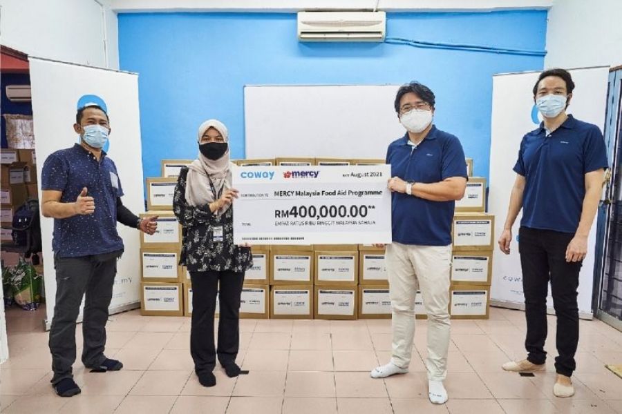 Coway and MERCY Malaysia stand together in providing food aid to vulnerable communities nationwide