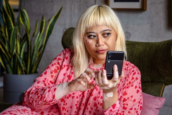 Let’s Talk Z Series: Nadirah Zakariya Gets Artistic and Flexible  with the Galaxy Z Flip3 5G