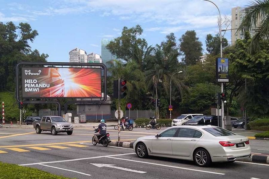 Shell V-Power Messages on Billboards for Drivers