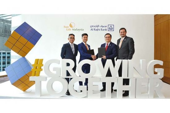 (L-R) En Muhammad Fikri Mohamad Rawi, CEO of Sun Life Malaysia Takaful_  Mr Raymond Lew, CEO &amp; President _ Country Head, Sun Life Malaysia_ Mr Steve Chen, CEO of Al Rajhi Bank Malaysia_ and Mr Peter Yap, Retail 