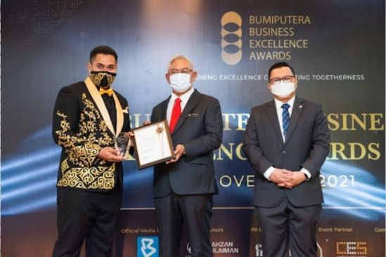 Radiance Assets Berhad awarded with Business Excellence in Investment Holding at the  Bumiputera Business Excellence Awards 2021