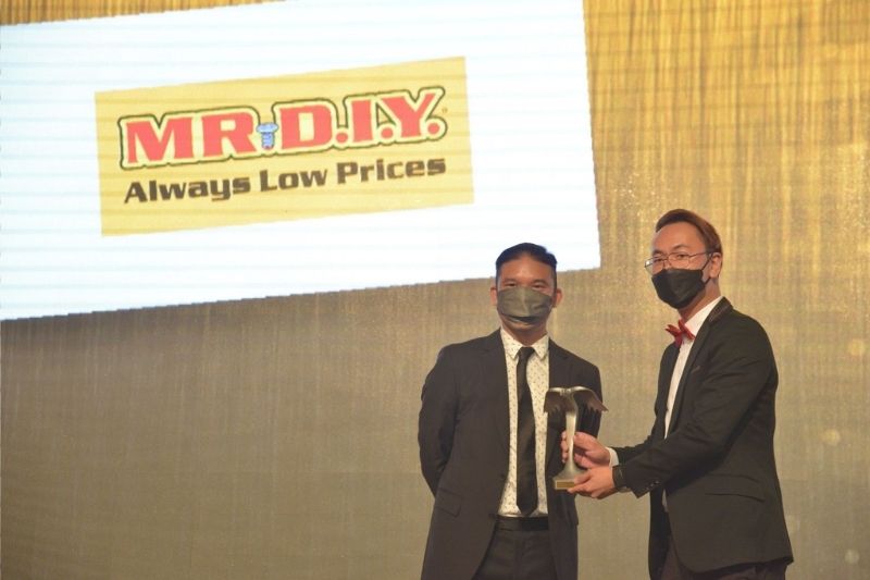MR D.I.Y. takes its first-ever gold in the Putra Brand Awards