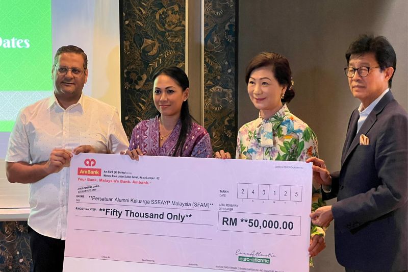 Charity initiative for a good cause: (from left) Palestine Embassy Cultural Officer Mr Raed Alzawbi,  SFAM Chairperson Pn Nur Azreen, Euro-Atlantic Managing Director Ms Ebby Loo and Euro-Atlantic Executive Director Eric Goh.