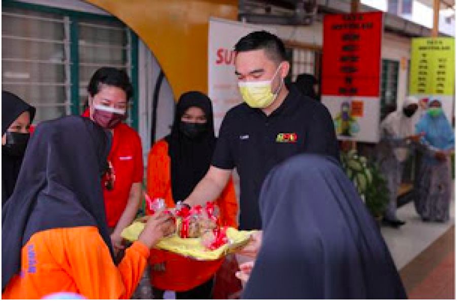 Sunway Brings Festive Cheer to Children With  Raja Muda of Selangor
