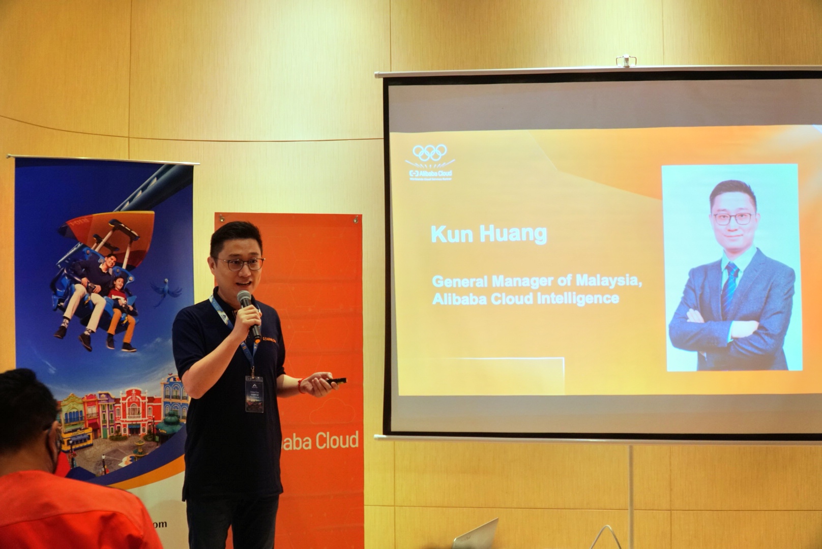 Kun Huang, General Manager of Malaysia, Alibaba Cloud Intelligence shared about its collaboration journey with Genting SkyWorlds during the media briefing session in Genting SkyWorlds today