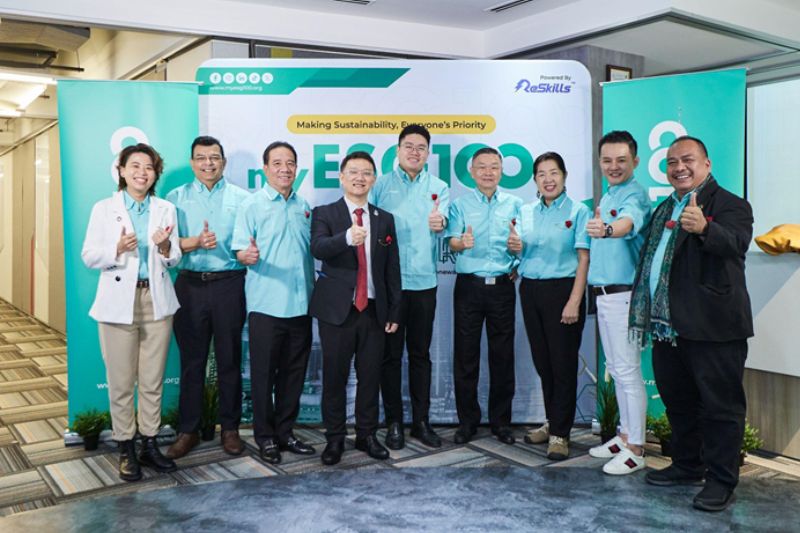 Miss Zoel Ng, Director of Corporate Communication of APPGMSDG &amp; mySDG Academy, Dr Sham Razak, Principal of Shawshank Consulting, Tan Sri Datuk Danny Ooi, Founder of Malaysia Book of Record, Mr. Edison Choong, Head of ESG Unit at MATRADE, Mr Ken Lim, Founder of myESG100, Dato Seri Dr. Raymond Liew, President of McMillan Woods, Dato Ong Bee Leng, CEO of Penang Women Development Corporation, Mr Nelson Liew, CEO of Vanilla Crepe &amp; BNC President and Mr Adrian Banie Lasimbang, Founder of TONIBUNG &amp; Executive Director of Right Energy Partnership]