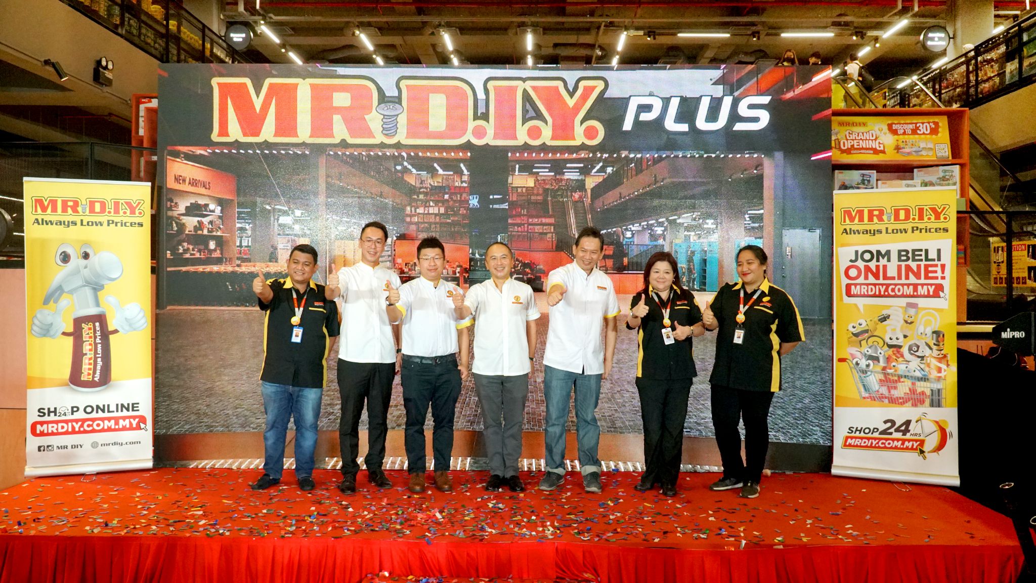   MR D.I.Y. Group during the Grand Opening of MR. D.I.Y. PLUS at Mid Valley Megamall - From left to right:  Mohamad Nurdin (Area Manager Retail Management), Leo Gan (Vice President Business Development), Alex Goh (Head Of Marketing), Adrian Ong (Chief Executive Officer), Eric Lau (Vice President Retail Management), Jannice Tan (Regional Manager Retail Management); and Suraidah Ebdei (Branch Manager Retail Management) 