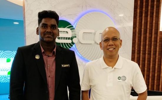 Divagaar Siva and edotco Malaysia Managing Director Wan Zainal Adileen Wan Puteh on Divaagar’s first day at edotco Malaysia.