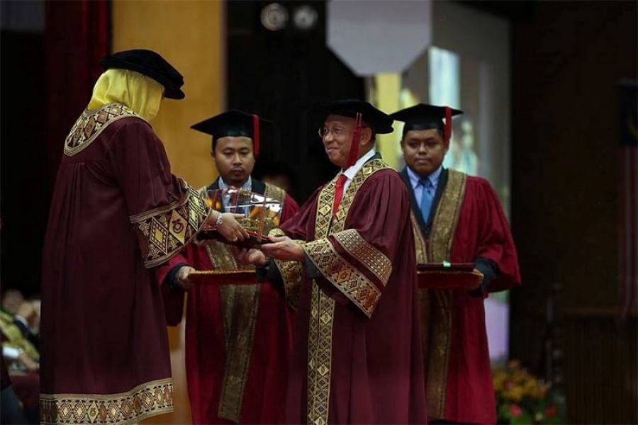 Tan Sri Azman Hashim Conferred Honorary Doctorate In Management Leadership By Universiti Teknologi Malaysia (UTM)